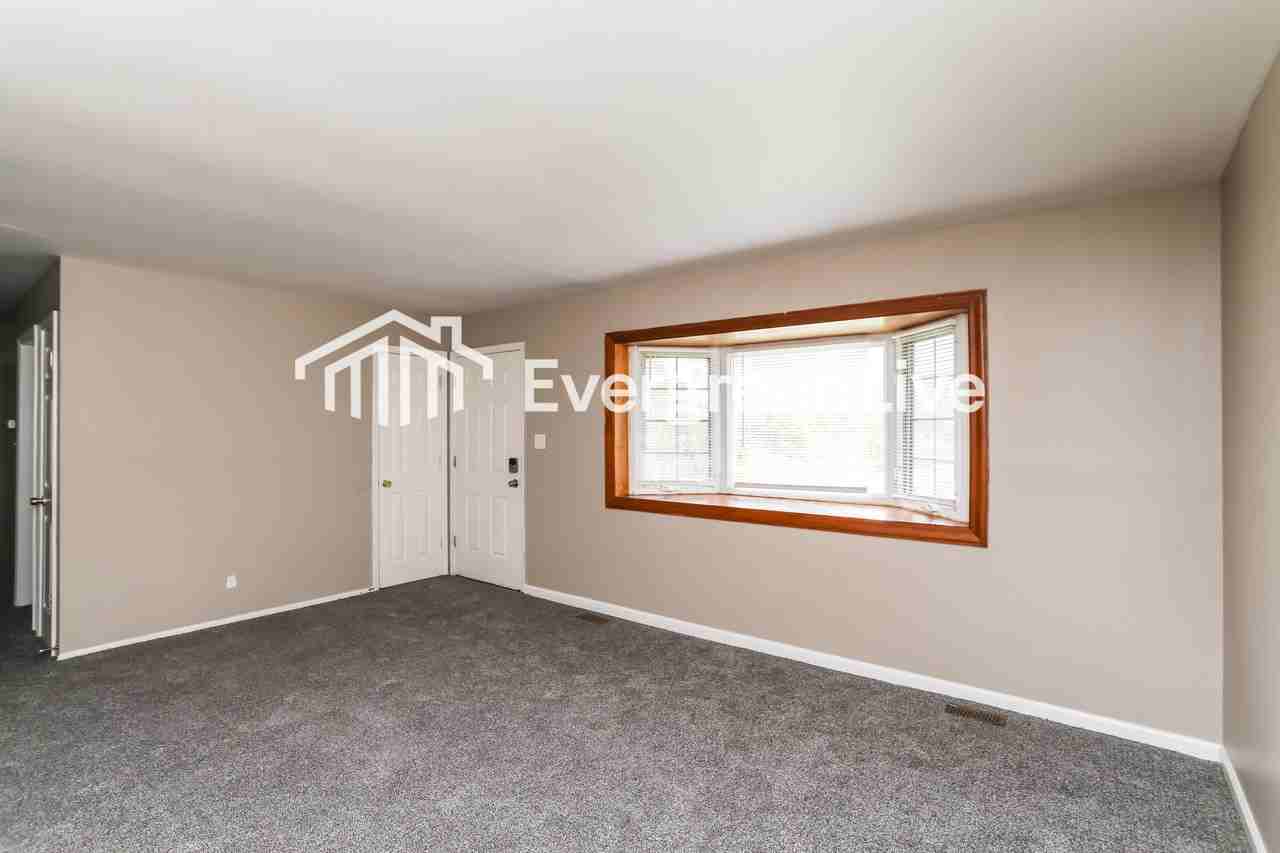 2305 Compton Rd - Photo 3 of 15