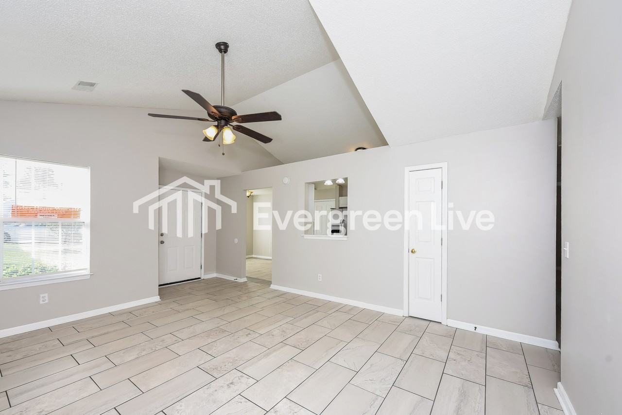 107 Sterling Hills Cir - Photo 2 of 15