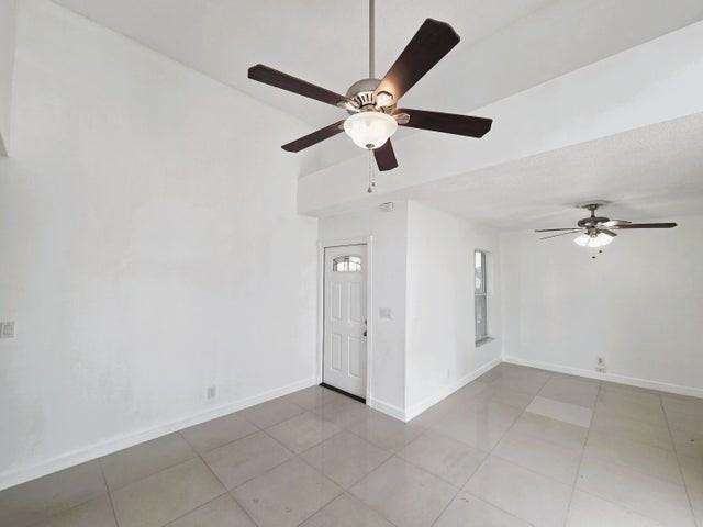 533 Northwest 47th Avenue - Photo 3 of 8