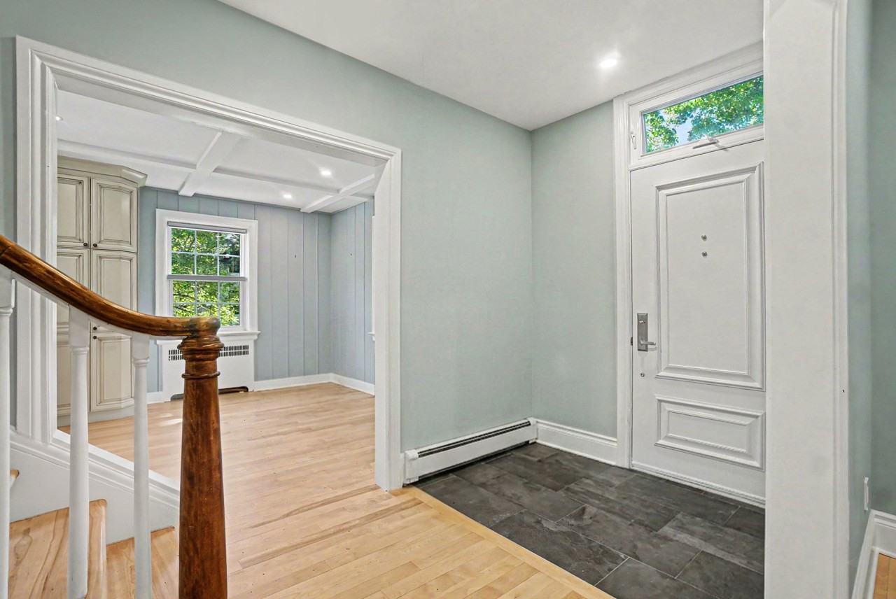 171 Minto Place - Photo 2 of 20