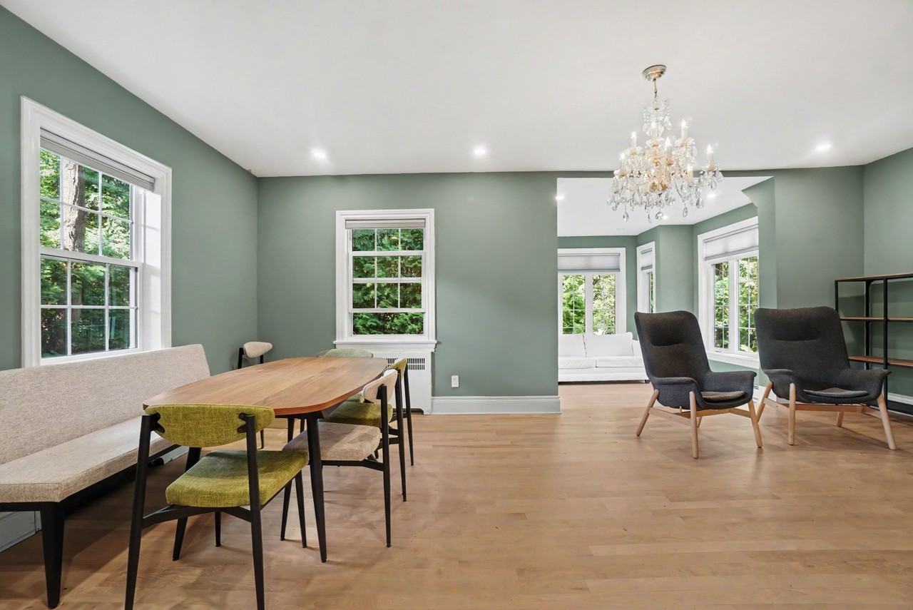 171 Minto Place - Photo 3 of 20