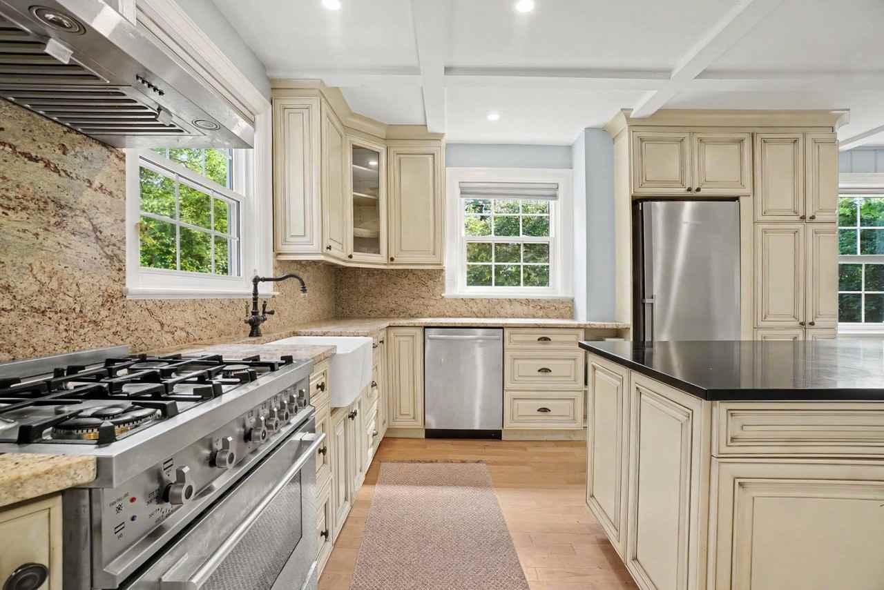 171 Minto Place - Photo 7 of 20