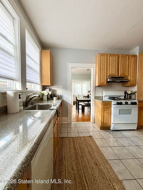 548 Broadway ##2 - Photo 3 of 13