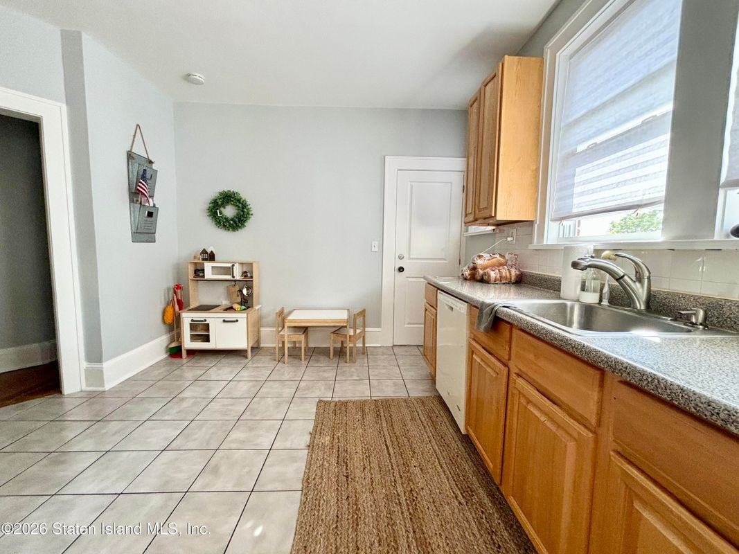 548 Broadway ##2 - Photo 4 of 13