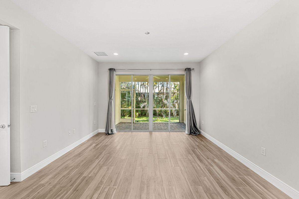1011 Steven Patrick Ave - Photo 4 of 25