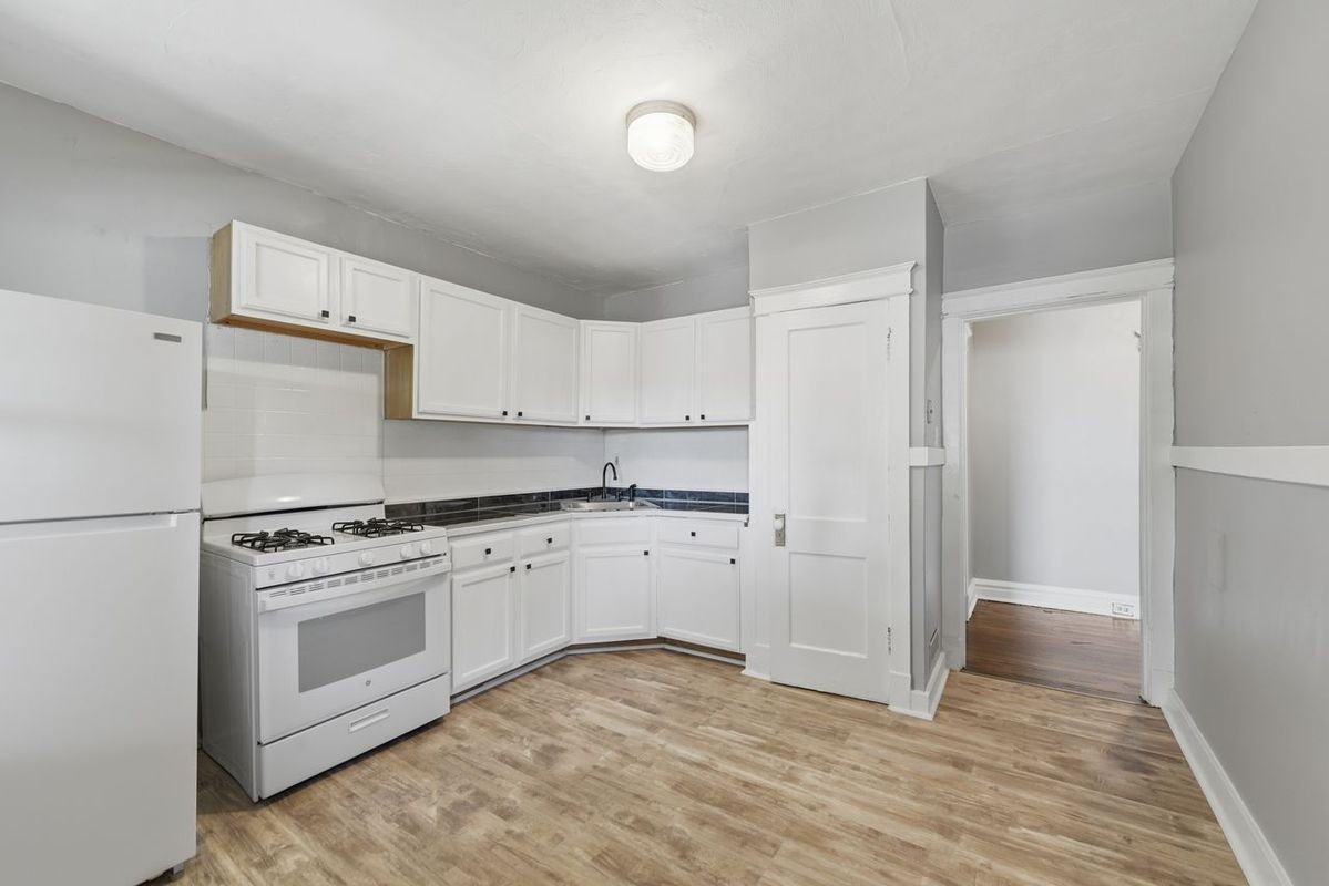 3332 Aubert Ave ##A - Photo 4 of 9