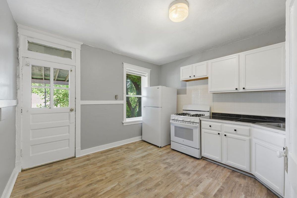 3332 Aubert Ave ##A - Photo 7 of 9