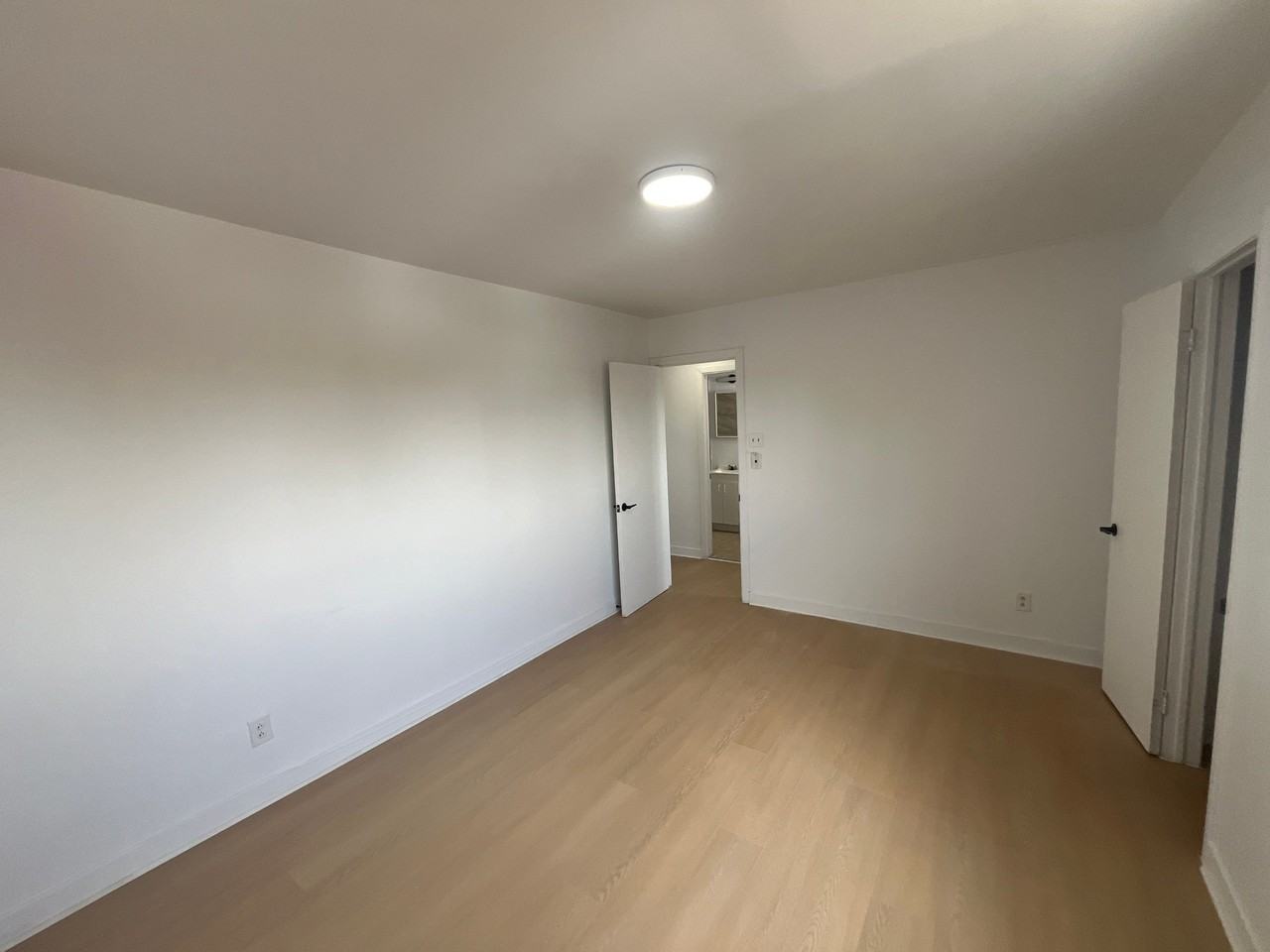 4304 Av Pierre-De Coubertin — photo 2