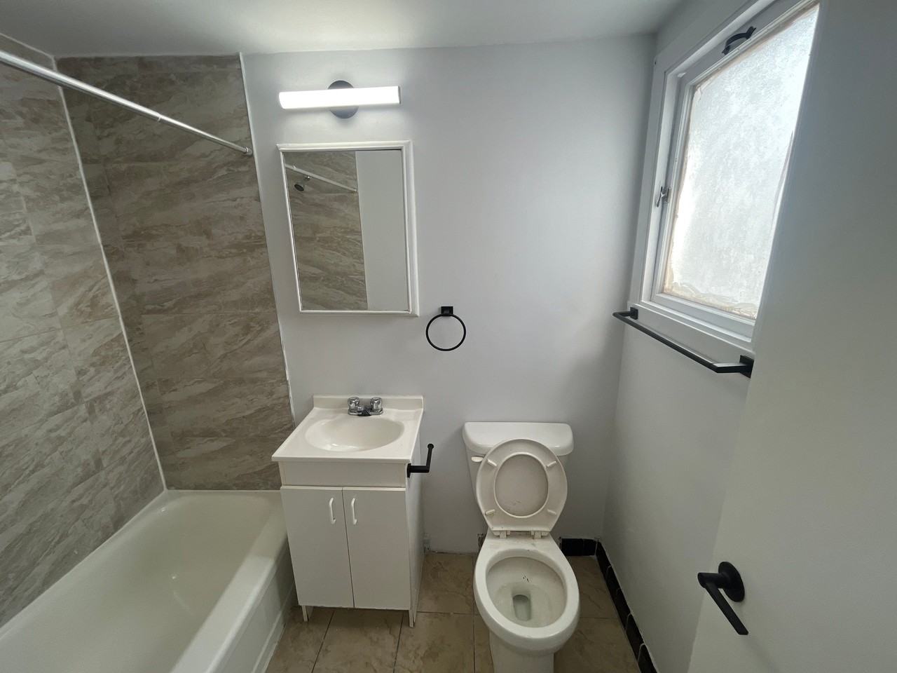 4304 Av Pierre-De Coubertin — photo 1
