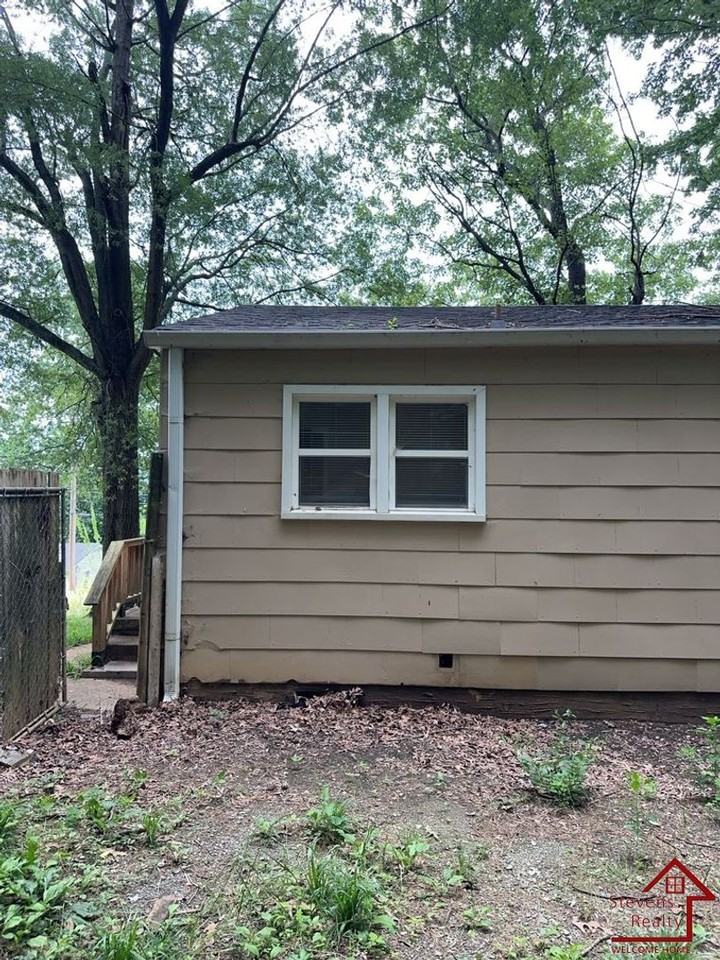 712 Bronson St - Photo 6 of 20