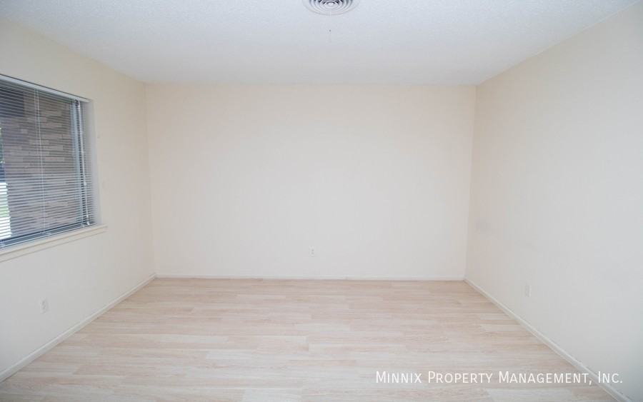4414 52nd St - Photo 5 of 29