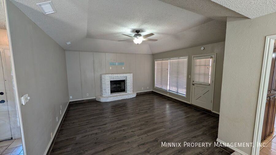 3409 103rd St - Photo 2 of 26
