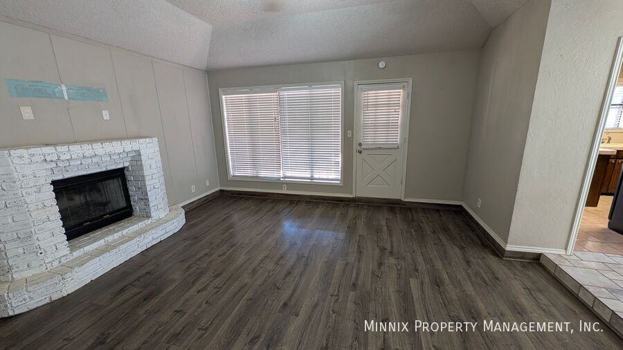 3409 103rd St - Photo 4 of 26
