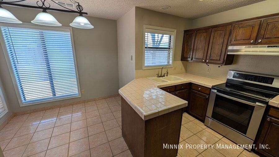 3409 103rd St - Photo 5 of 26