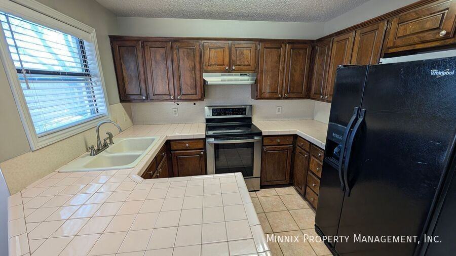 3409 103rd St - Photo 6 of 26