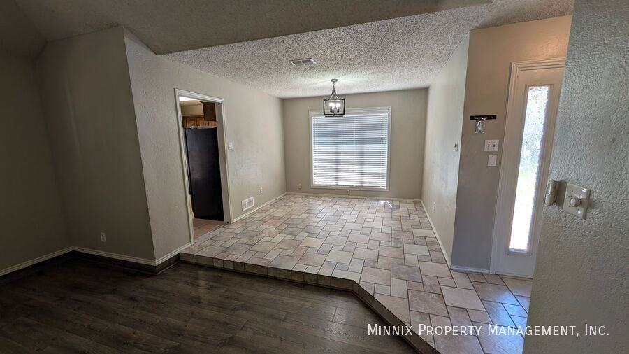 3409 103rd St - Photo 7 of 26