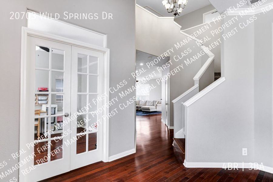20703 Wild Springs Dr - Photo 5 of 32