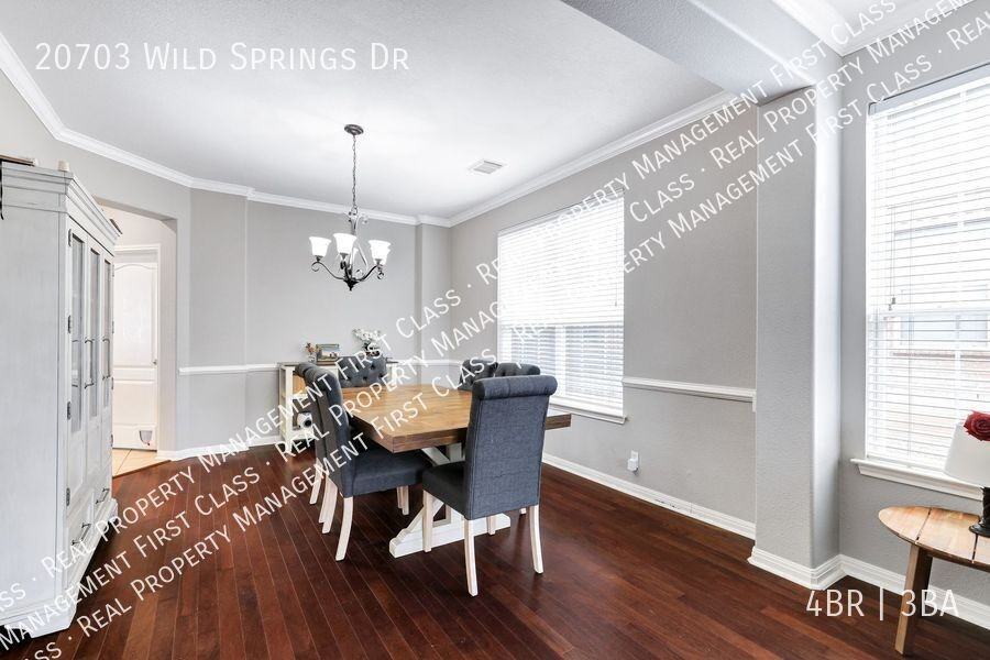 20703 Wild Springs Dr - Photo 7 of 32