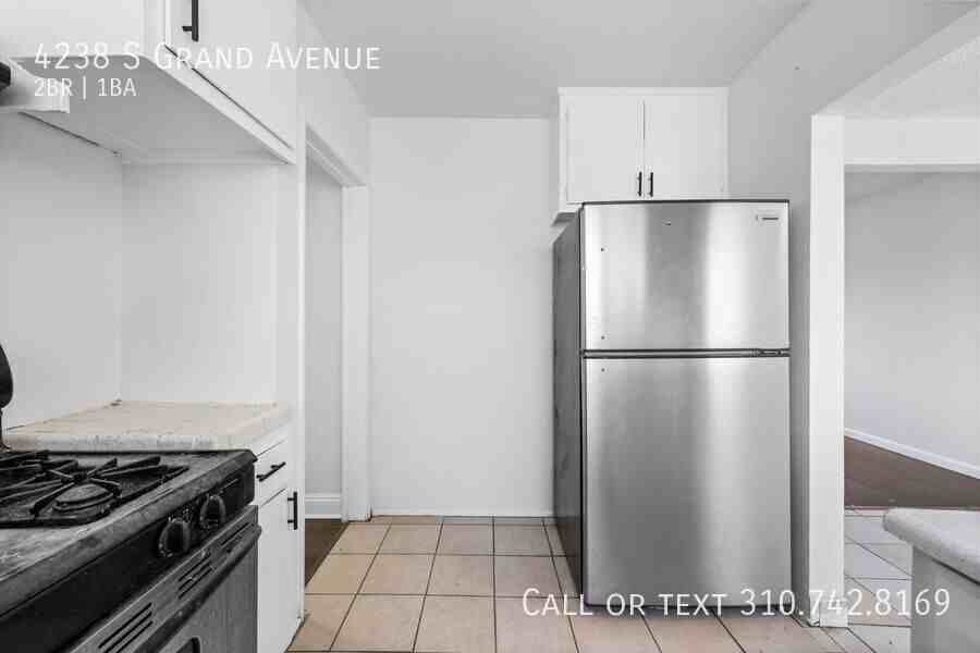 4238 S Grand Ave - Photo 3 of 20