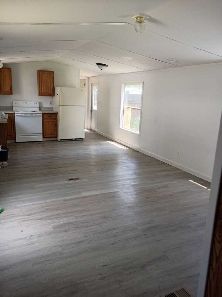 Oakhurst - Photo 4 of 24