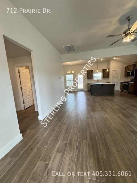 712 Prairie Dr - Photo 2 of 20