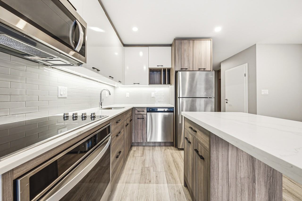 Marquee Residence - Photo 6 of 31