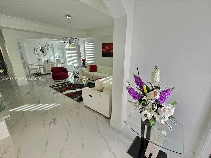 15561 Sw 31st Ln - Photo 5 of 42