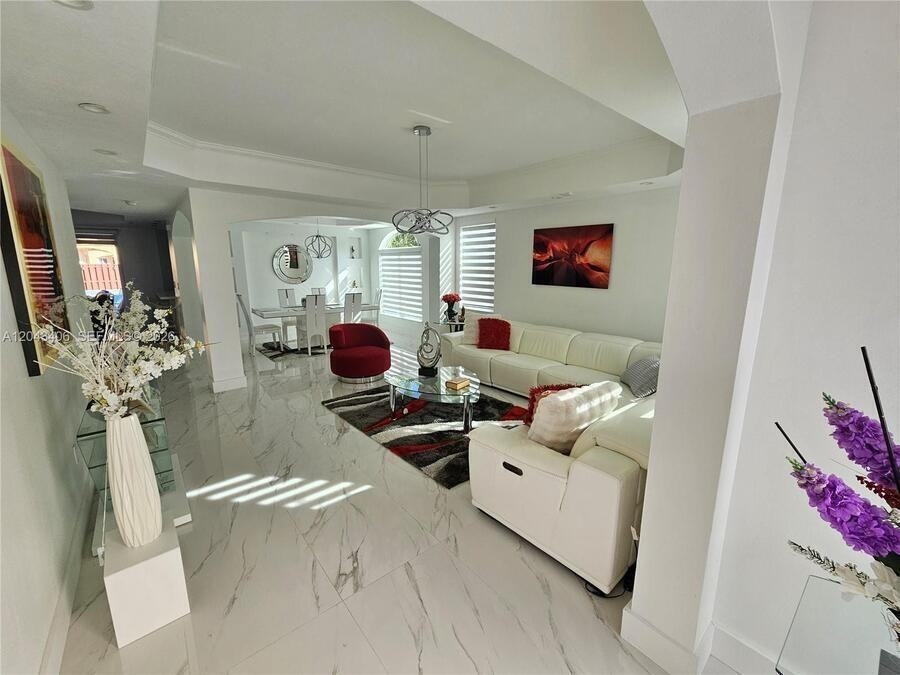 15561 Sw 31st Ln - Photo 6 of 42