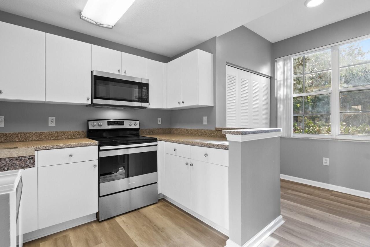 4822 Chancellor Drive - Photo 6 of 20