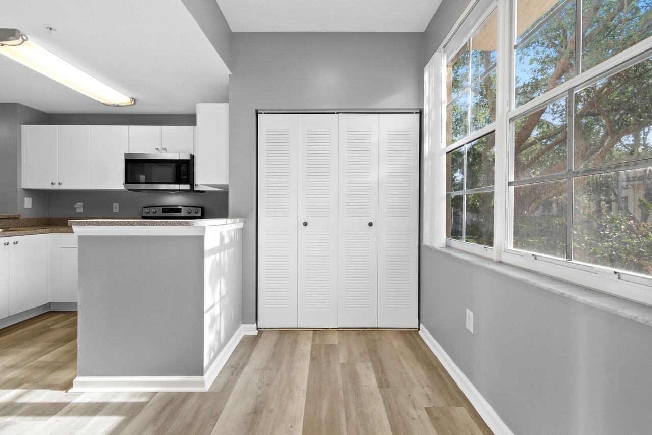 4822 Chancellor Drive - Photo 7 of 20