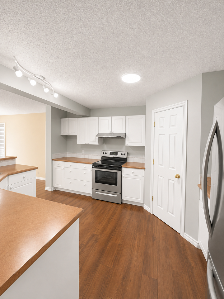 Spacious 3 Bed, 3.5 Bath Family Home with Double Garage in Wild Rose - Photo 4 of 21