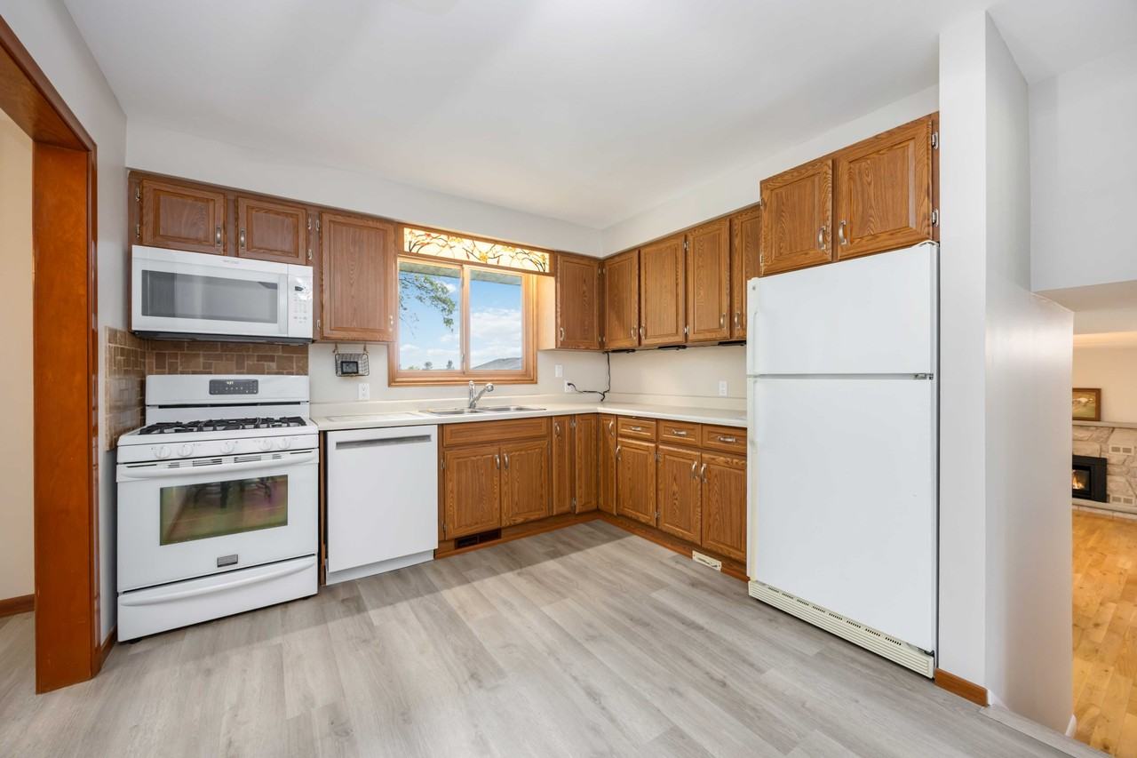 3051 Egremont, Camlachie - - - Photo 2 of 10