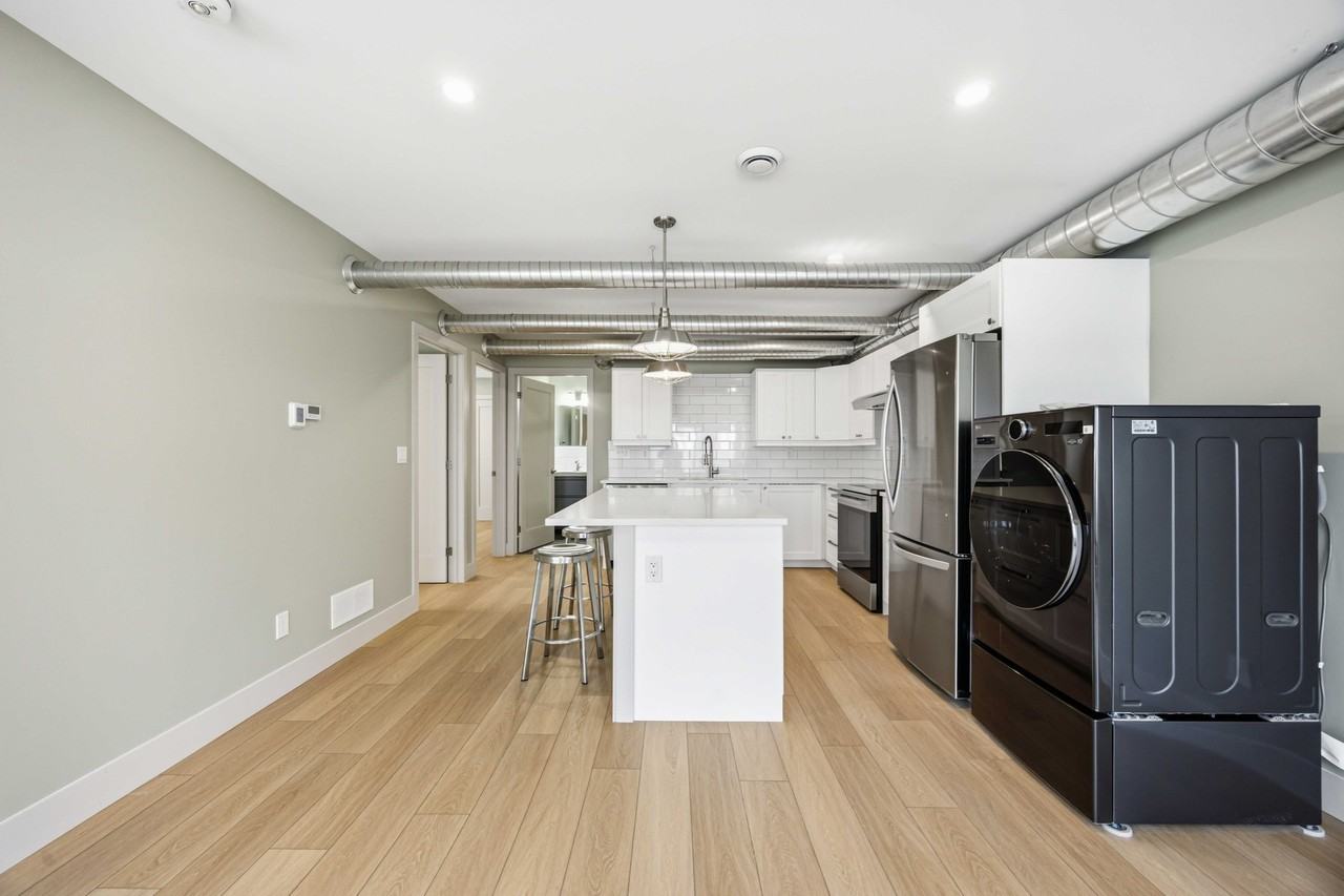 270 Christina, Sarnia - 2 - Photo 2 of 15