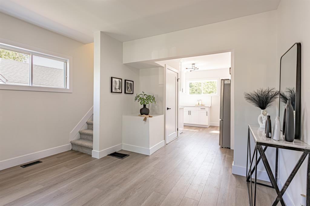 138 Sutton, Sarnia - - - Photo 3 of 18