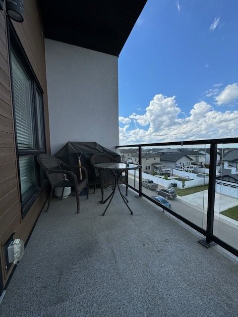 309 - 545 Hassard Close Top Floor Condo | 2 Bedrooms | 1.5 Bathrooms - Photo 3 of 21