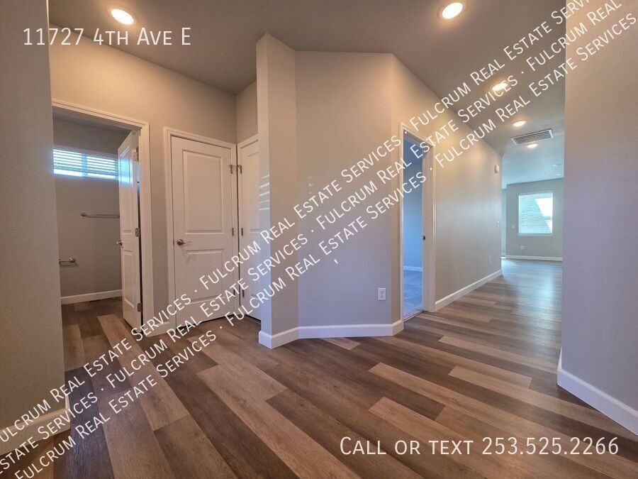 11727 4th Ave E - Photo 3 of 25