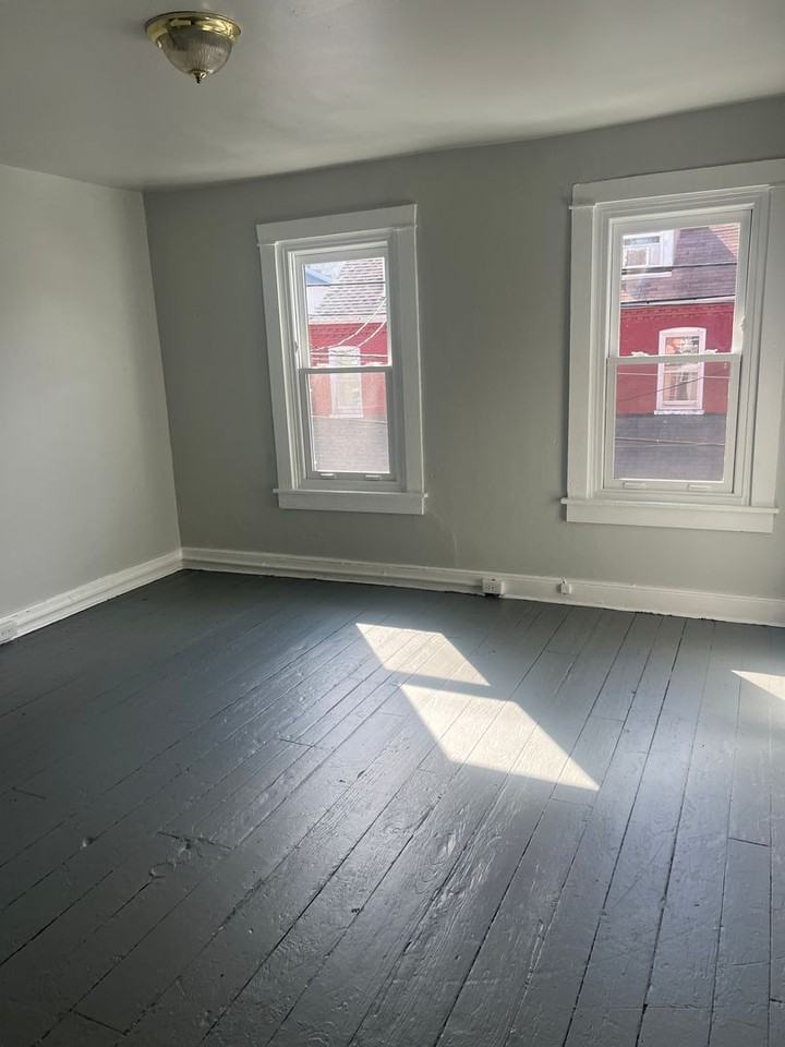 418 1/2 Howard Ave - Photo 4 of 8