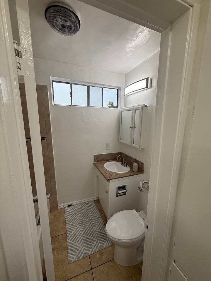 999 Locust St #17 - Photo 5 of 10