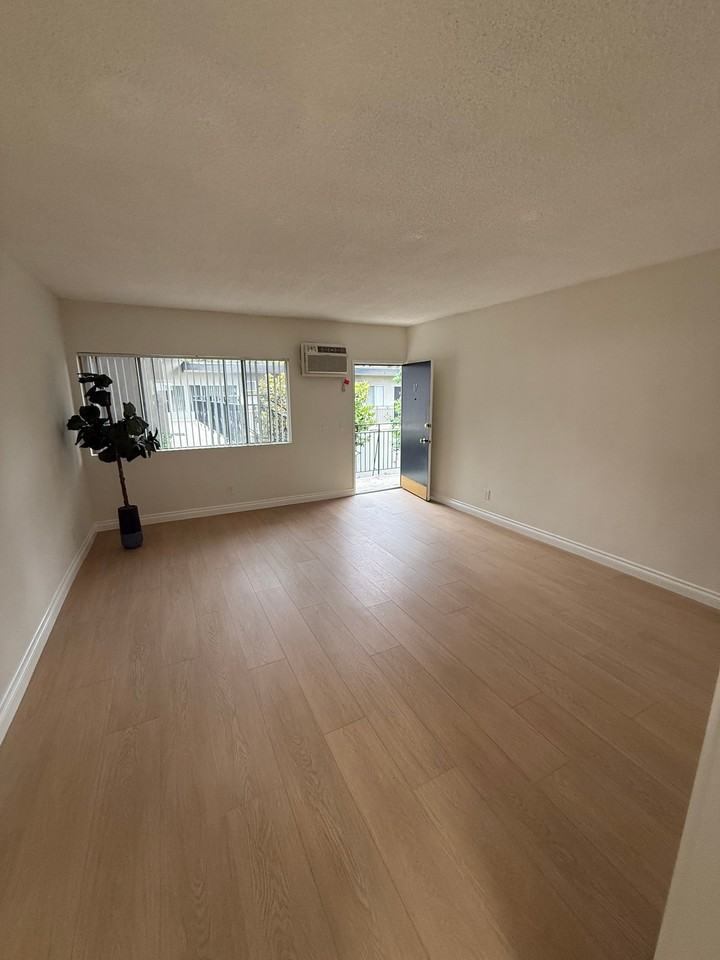 999 Locust St #17 - Photo 6 of 10