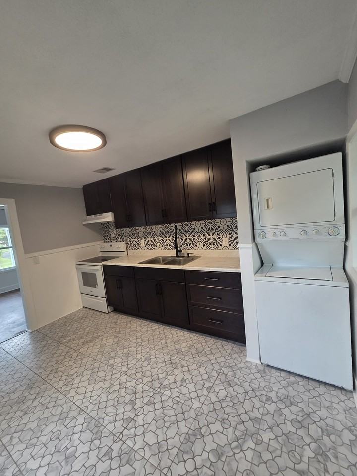 16 S Primrose Dr #2 - Photo 3 of 17