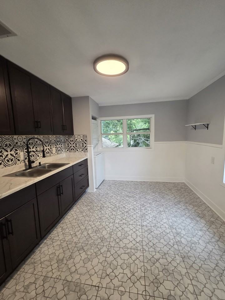16 S Primrose Dr #2 - Photo 4 of 17