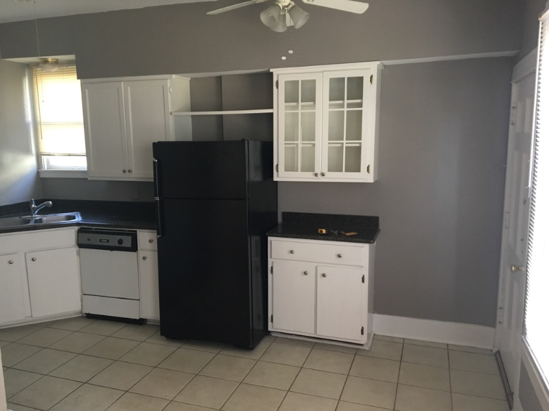 720 Colquitt St #B - Photo 4 of 6