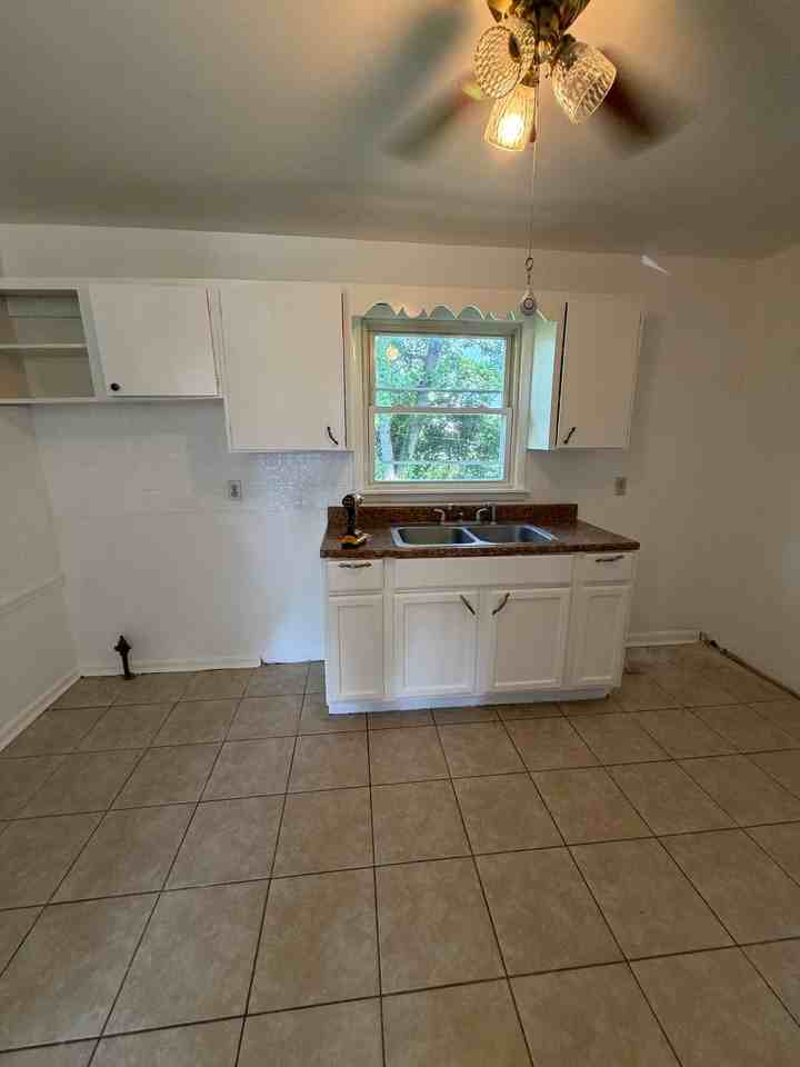 3501 Bennett Ln - Photo 2 of 8