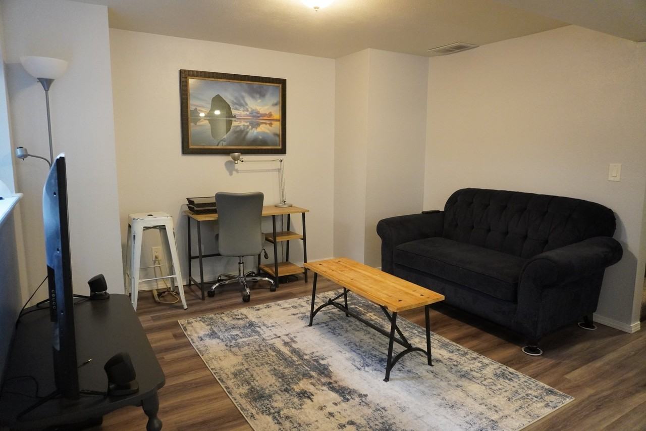 250 Medford Dr Bsmt #Bsmt - Photo 6 of 14