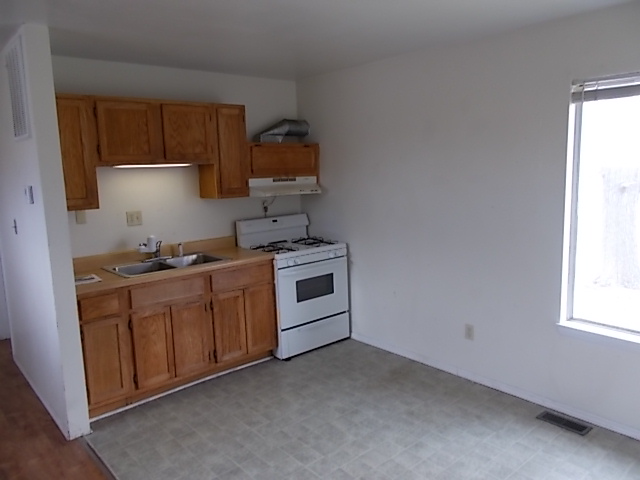 219 N Roy Hill Blvd - Photo 2 of 8