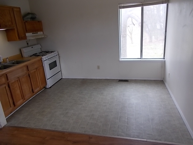 219 N Roy Hill Blvd - Photo 3 of 8