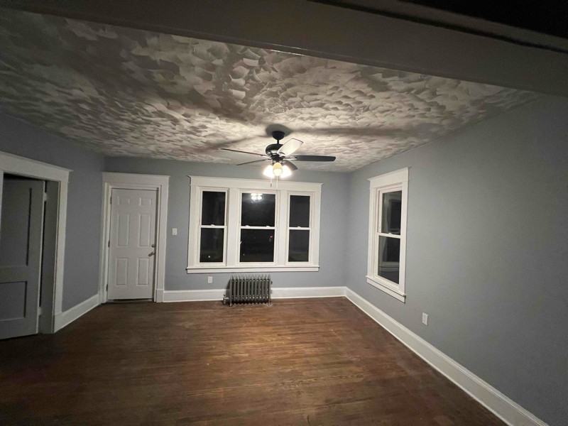 180 Oak Grove Ave - Photo 7 of 16