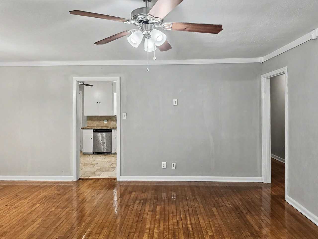 1223 Shawnee St - Photo 4 of 21