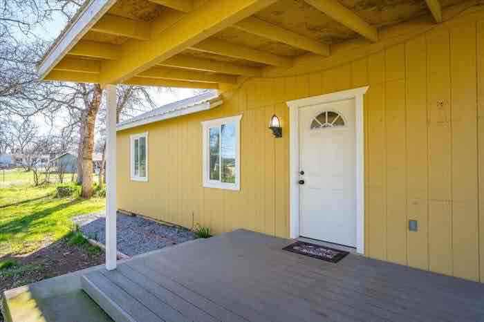 2940 Oak St - Photo 2 of 11