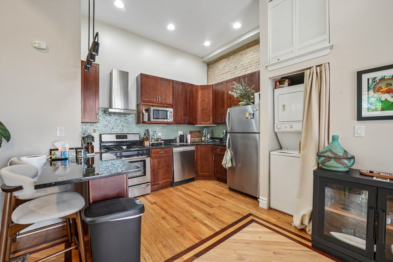 5014 S King Dr #2W - Photo 4 of 10